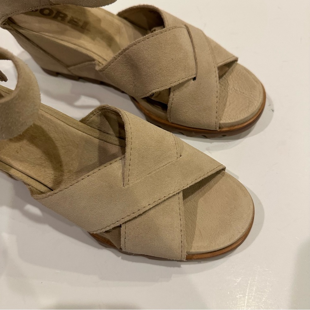 Sorel Women's Joanie II Beige Wedge Sandal - Picture 4 of 7